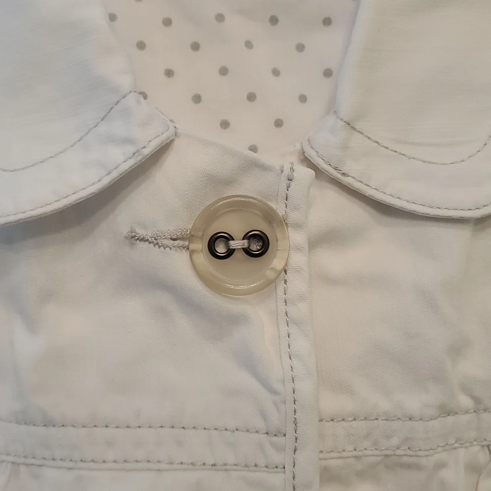 Aeropostale White Short Sleeved Big Button Cotton Jacket, Size Large - Picture 5 of 5